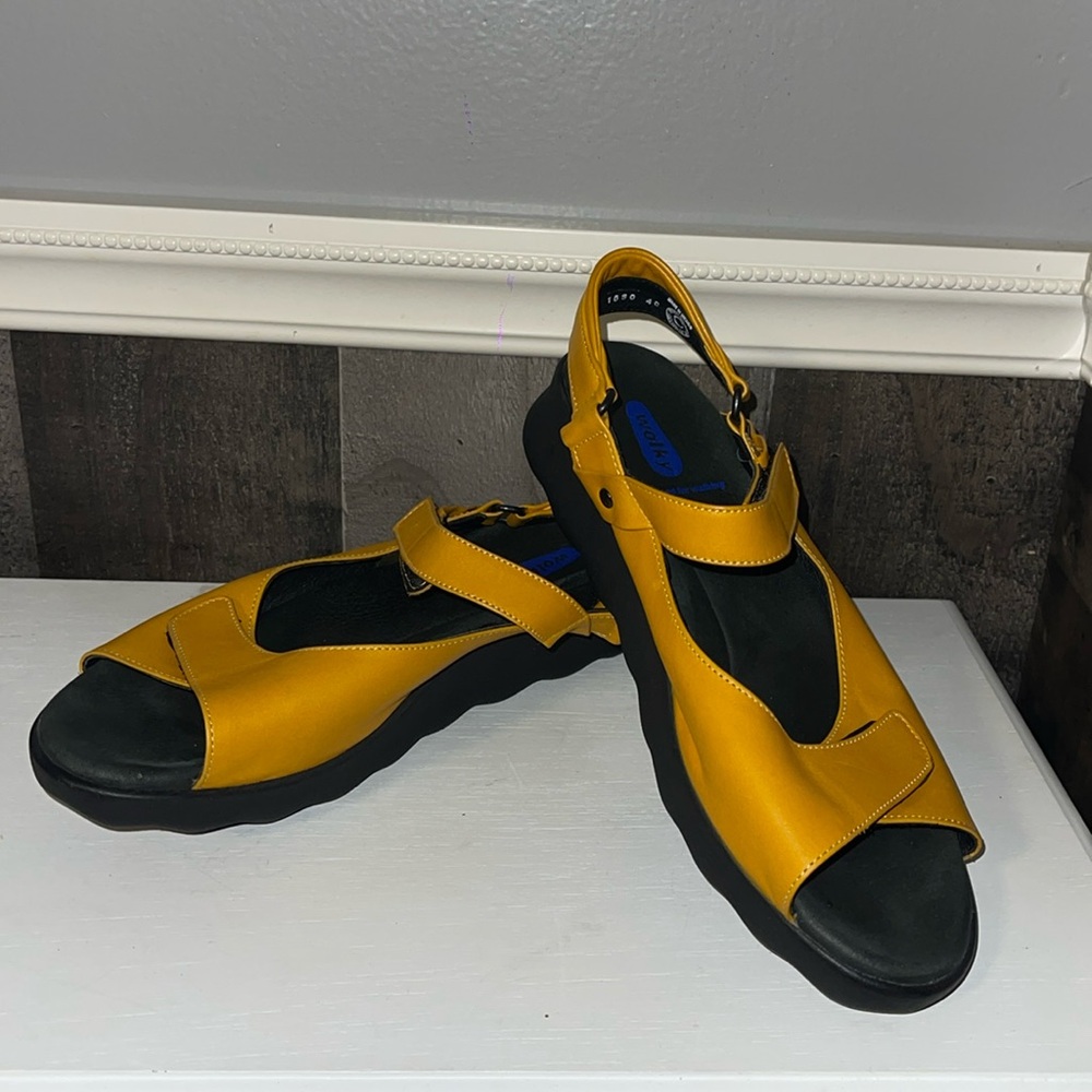 Willy women’s sandals size 40